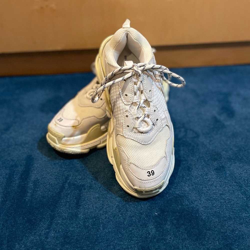 Balenciaga Triple S sneakers - Picture 8 of 16